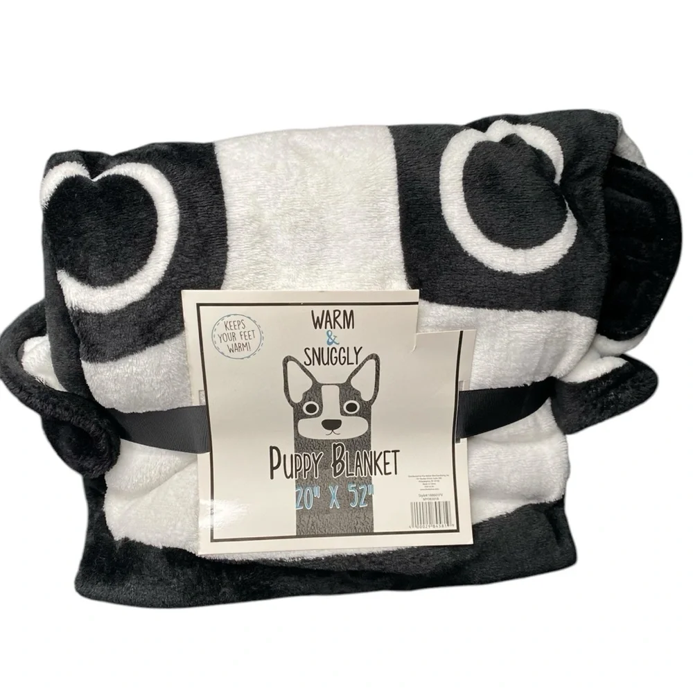 New Puppy Blanket Black & White Feet Pockets 22